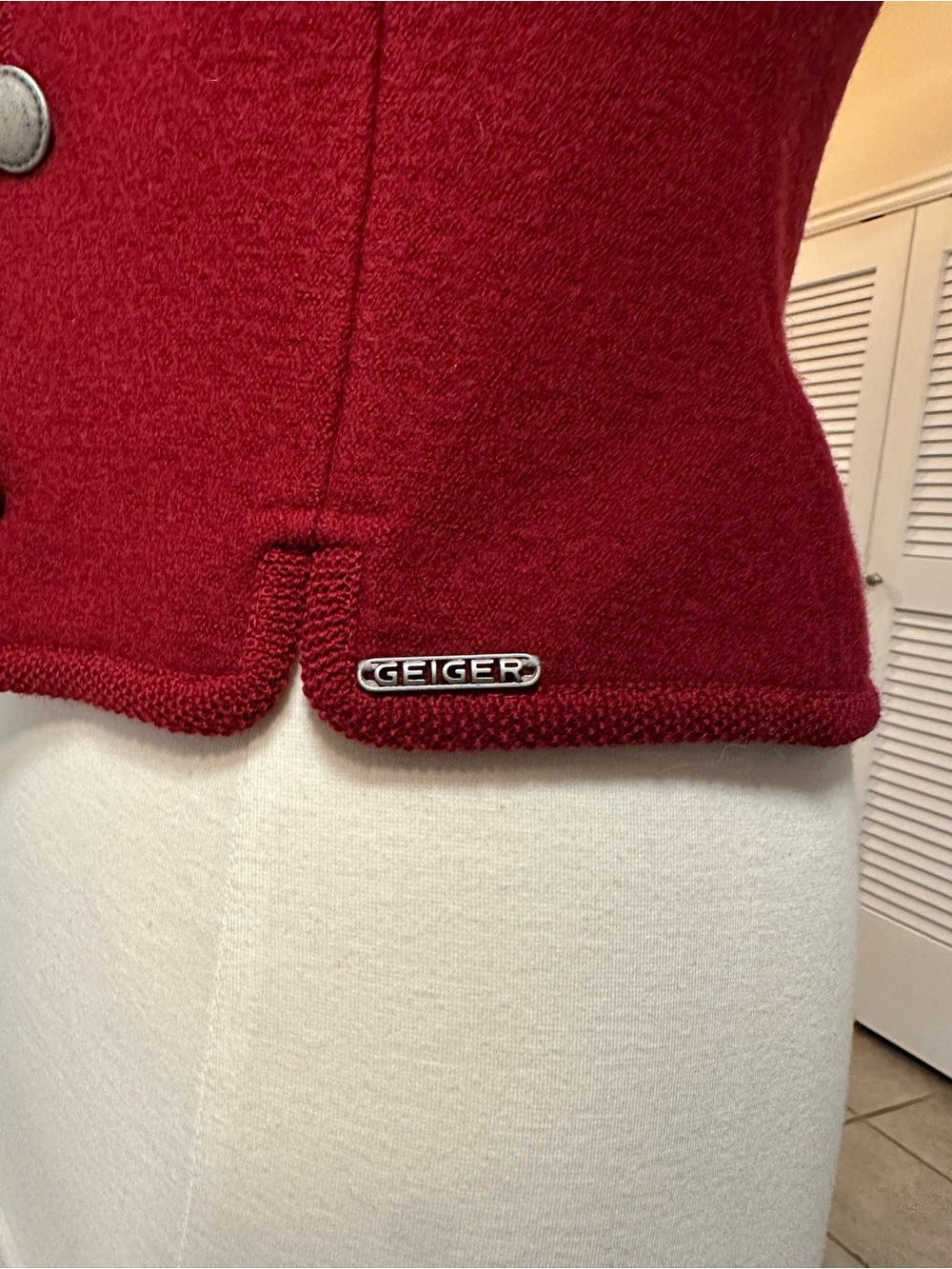 VTG Geiger Women's Wool Red Sleeveless Button Front Vest made in Austria 34 - Picture 4 of 13